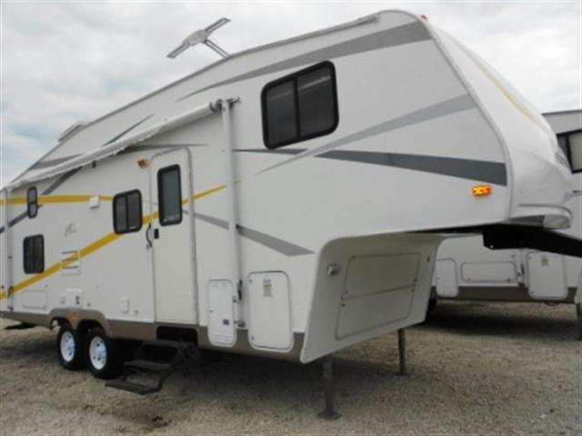 Used 2005 Fleetwood Pegasus 265BHS Fifth Wheel For Sale